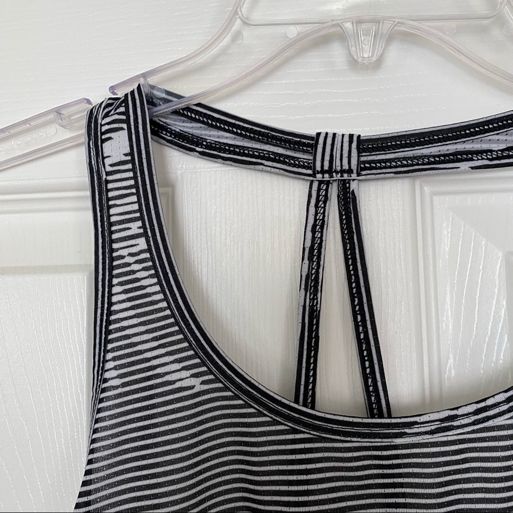 Old Navy Active Tropical Racerback Tank - Picture 2 of 7
